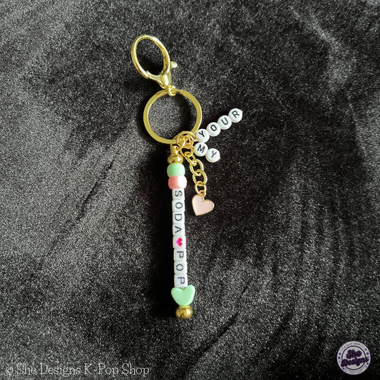K-POP DEMON HUNTERS: SAJA BOYS SODA POP KEYCHAIN