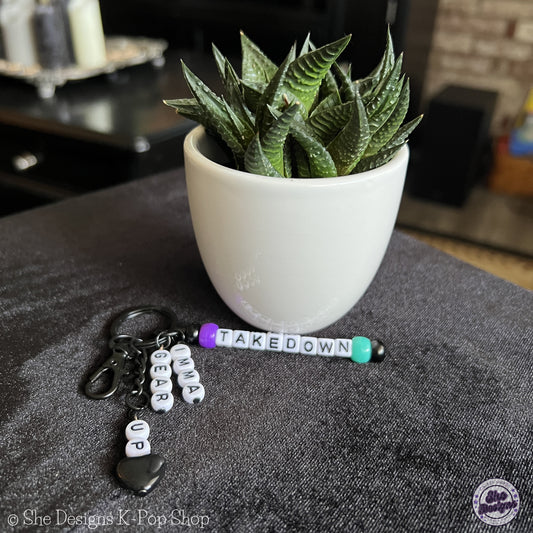 K-POP DEMON HUNTERS: HUNTRIX TAKEDOWN KEYCHAIN