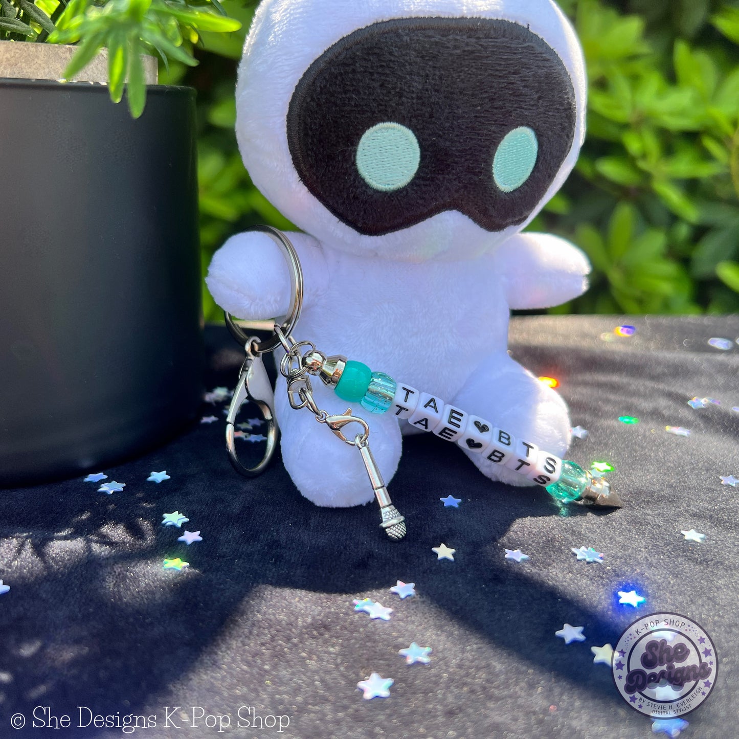 Mic Drop Keychain Collection: V